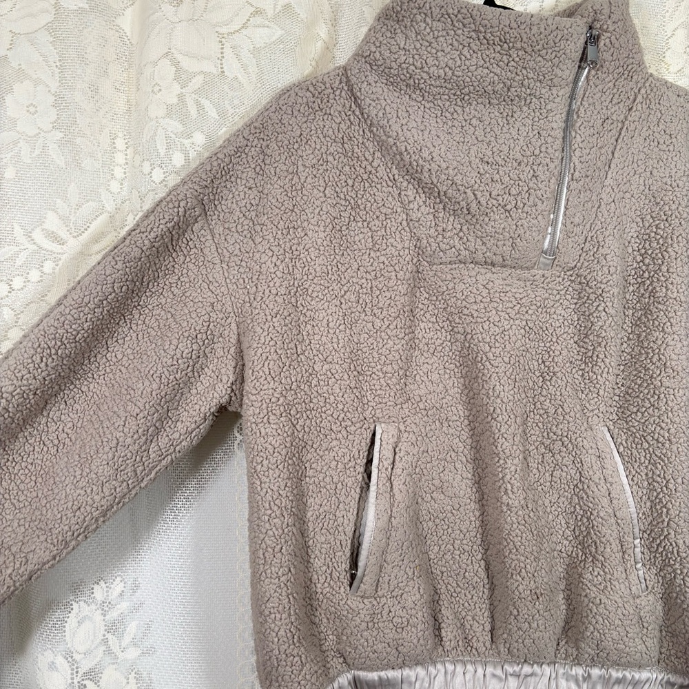Athleta Sherpa Teddy Fleece Sweater Jumper Cream Athleisure Neutral Size Medium - Picture 3 of 11